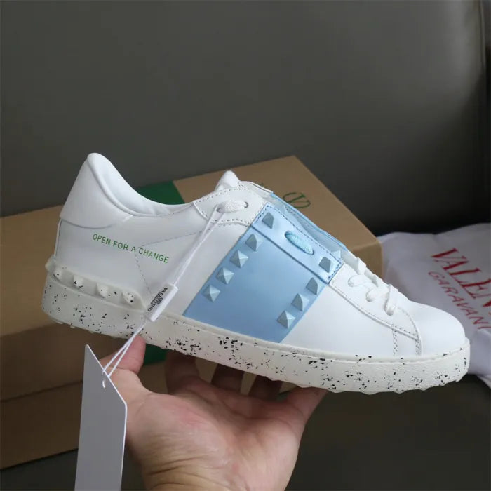 V - SNEAKERS