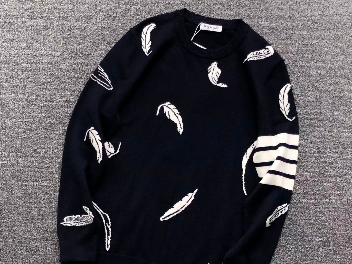 T - SWEATER