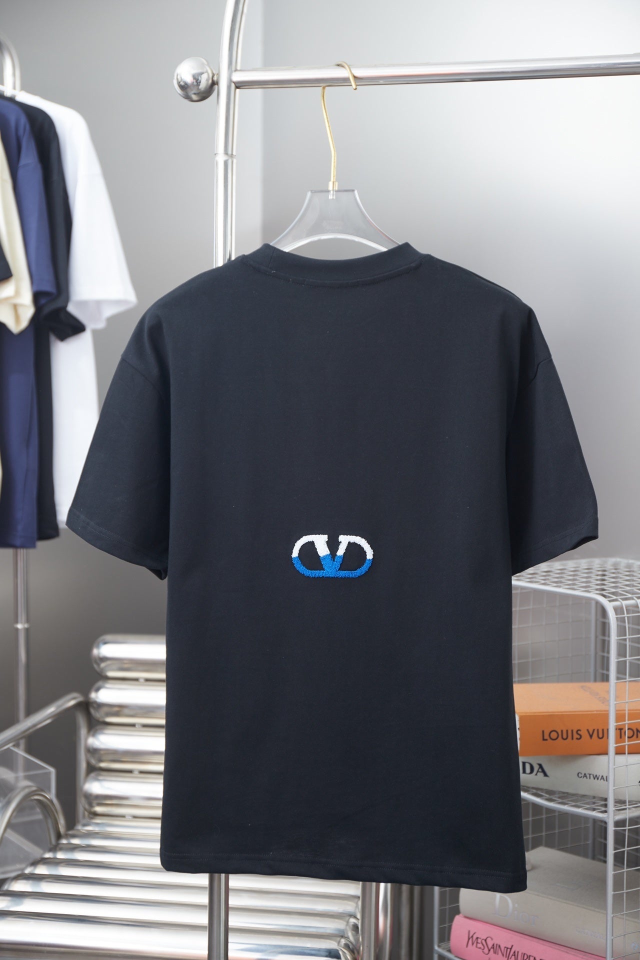 V - TSHIRT