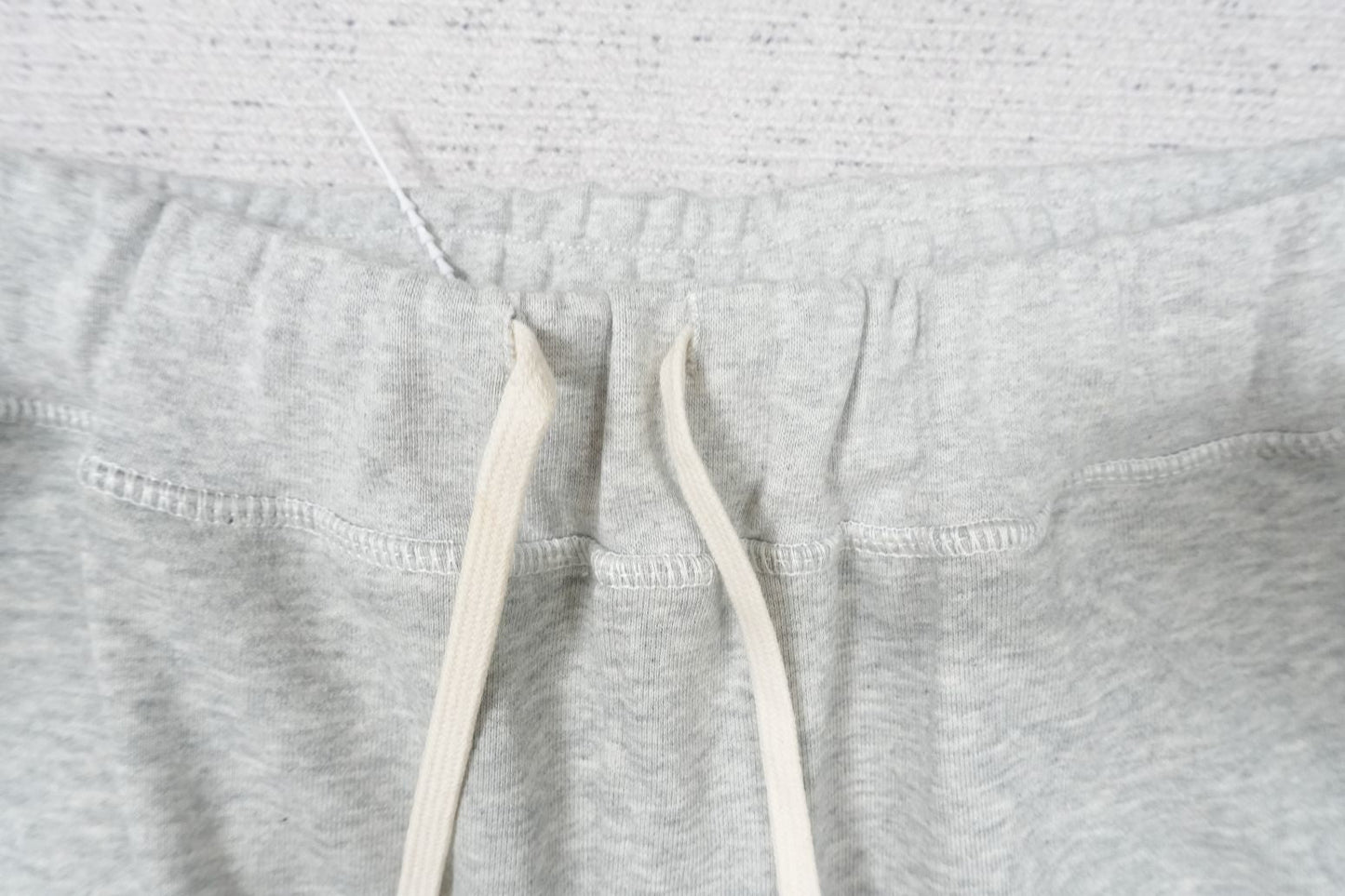 L - SWEATPANTS