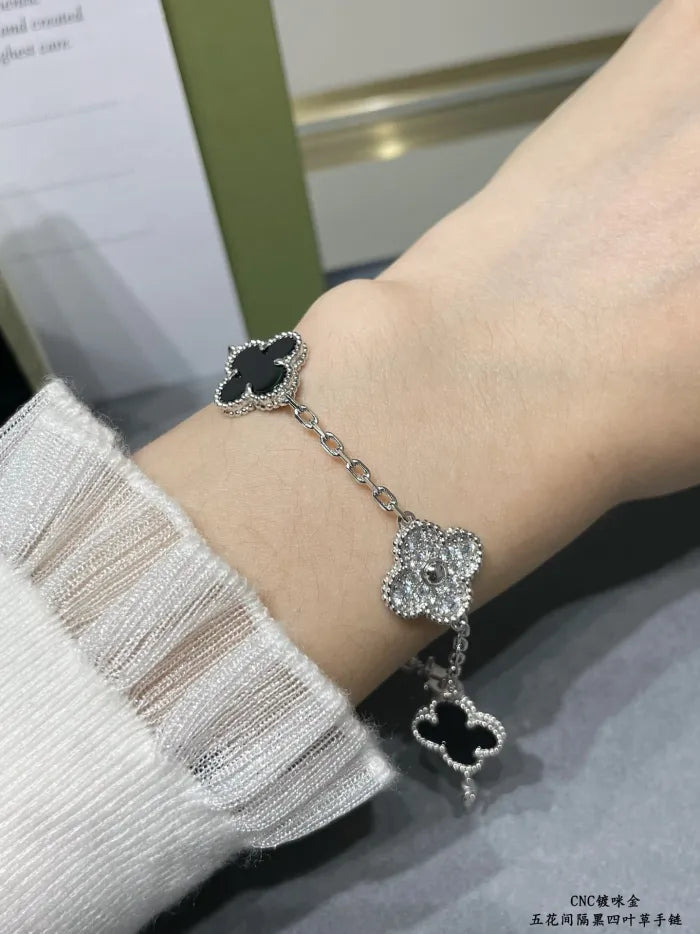 V - ARMBAND