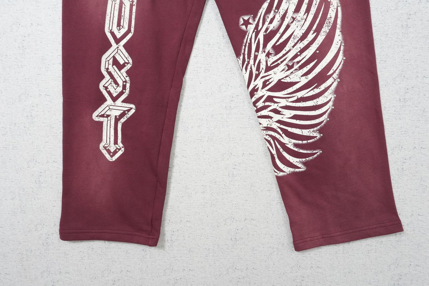 L - SWEATPANTS