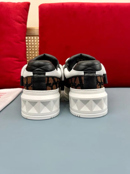 V - SNEAKERS
