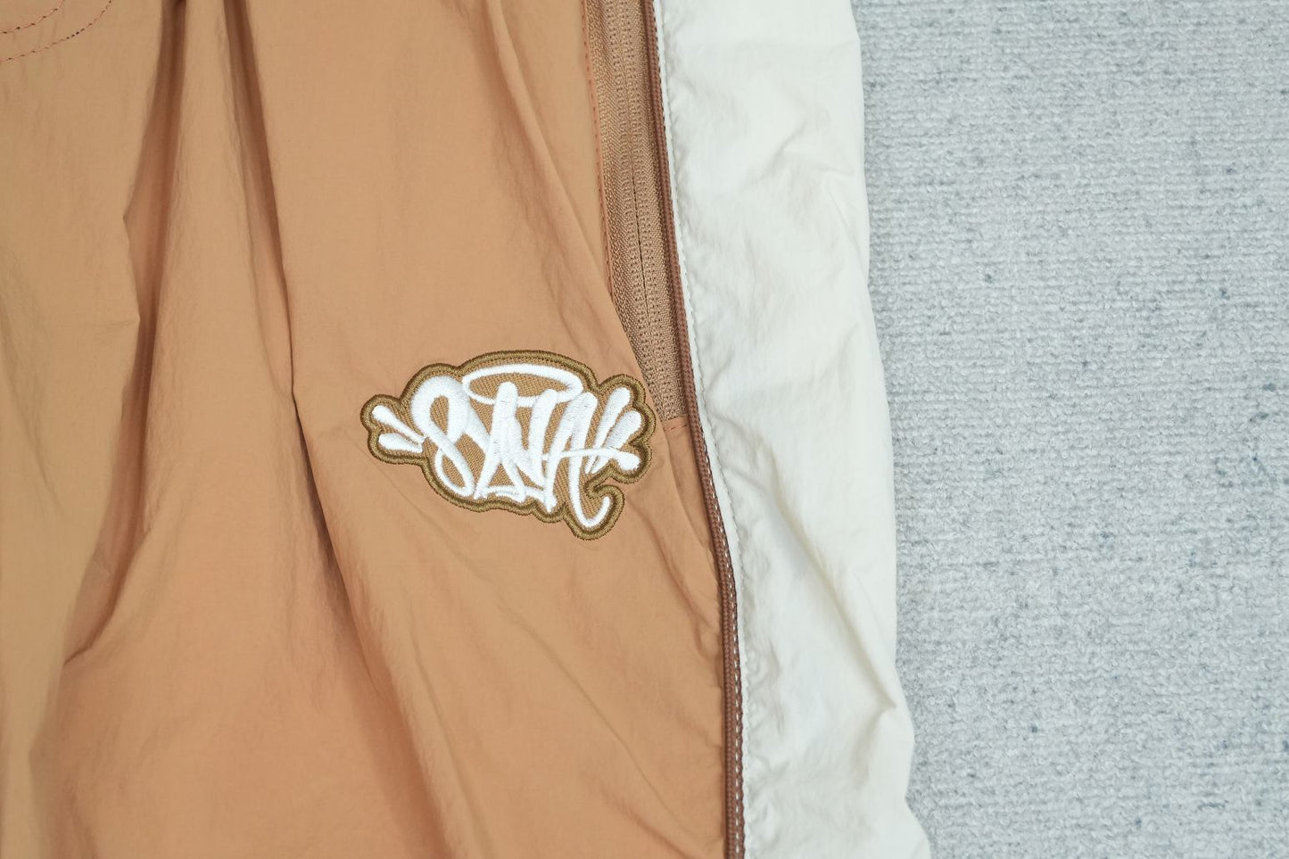 S - SWEATPANTS