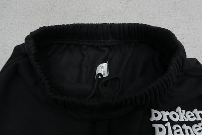 B - SWEATPANTS