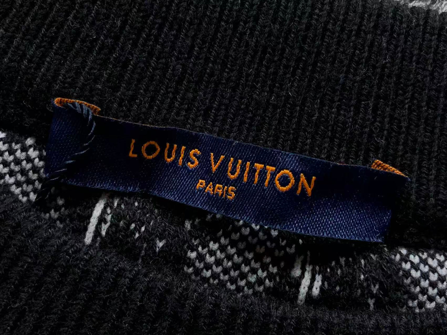 L - SWEATER