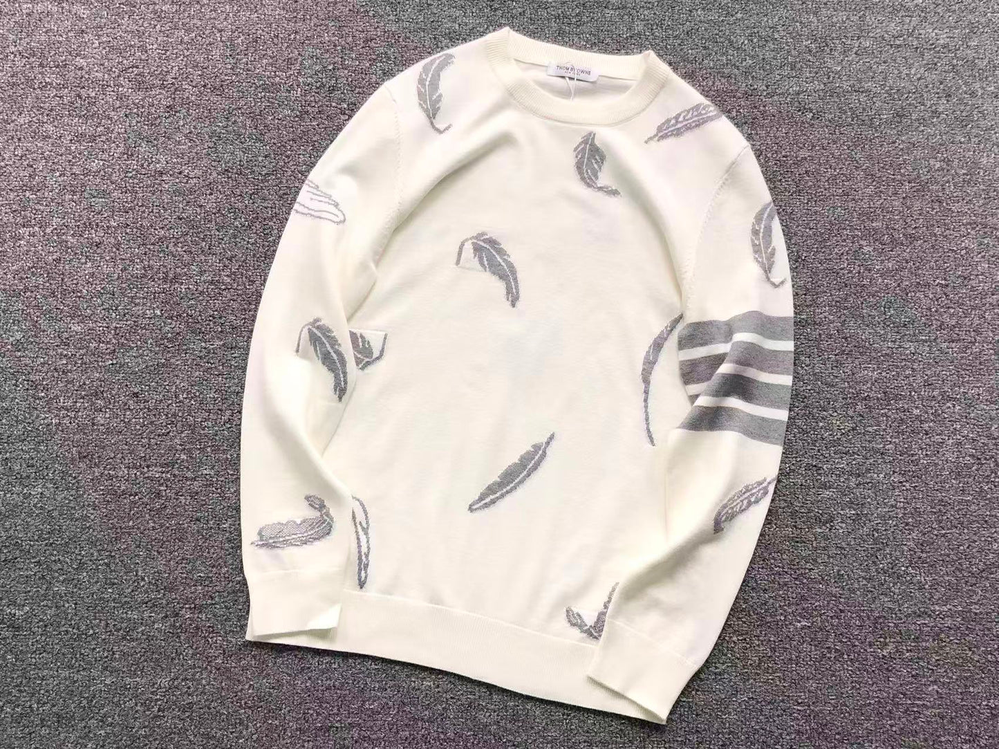 T - SWEATER