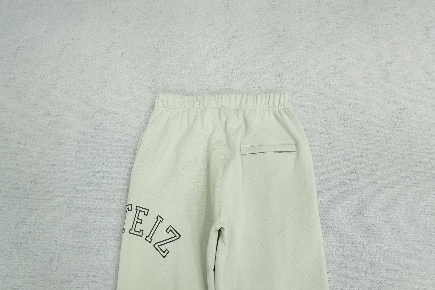 C - SWEATPANTS