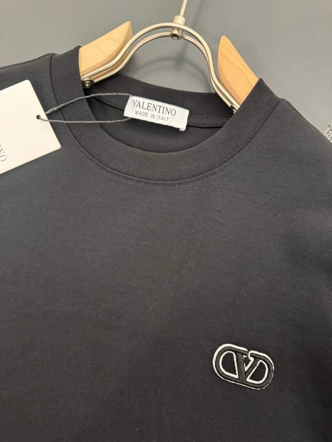 V - TSHIRT