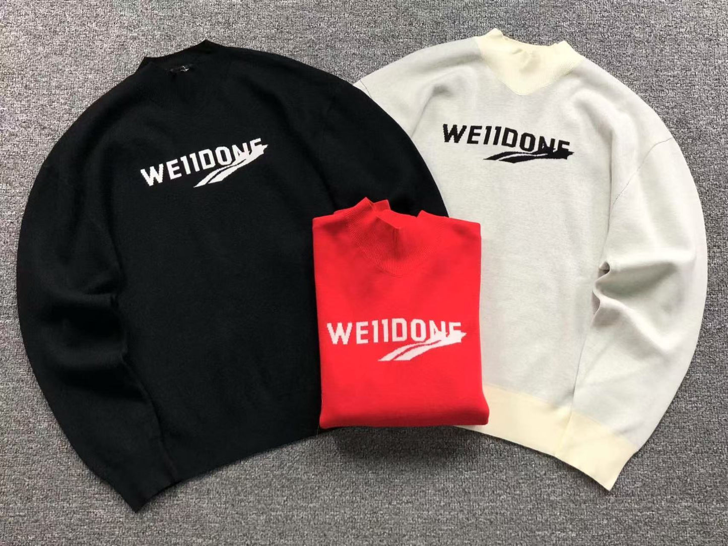 W - SWEATER