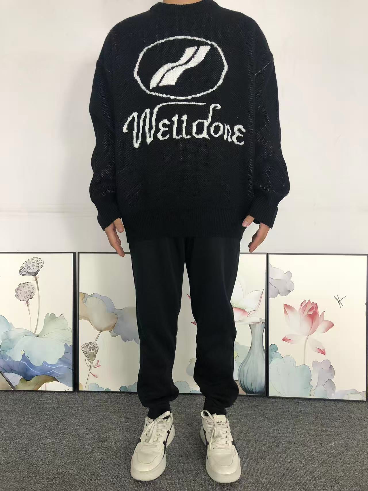 W - SWEATER