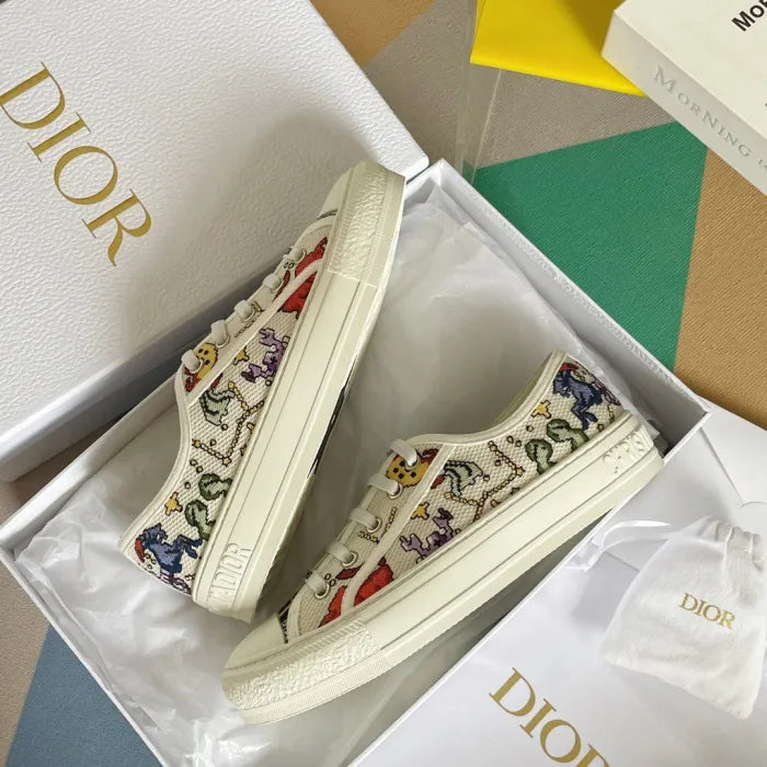 D - SNEAKERS