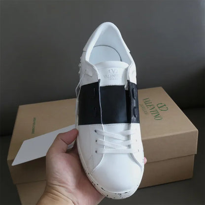 V - SNEAKERS