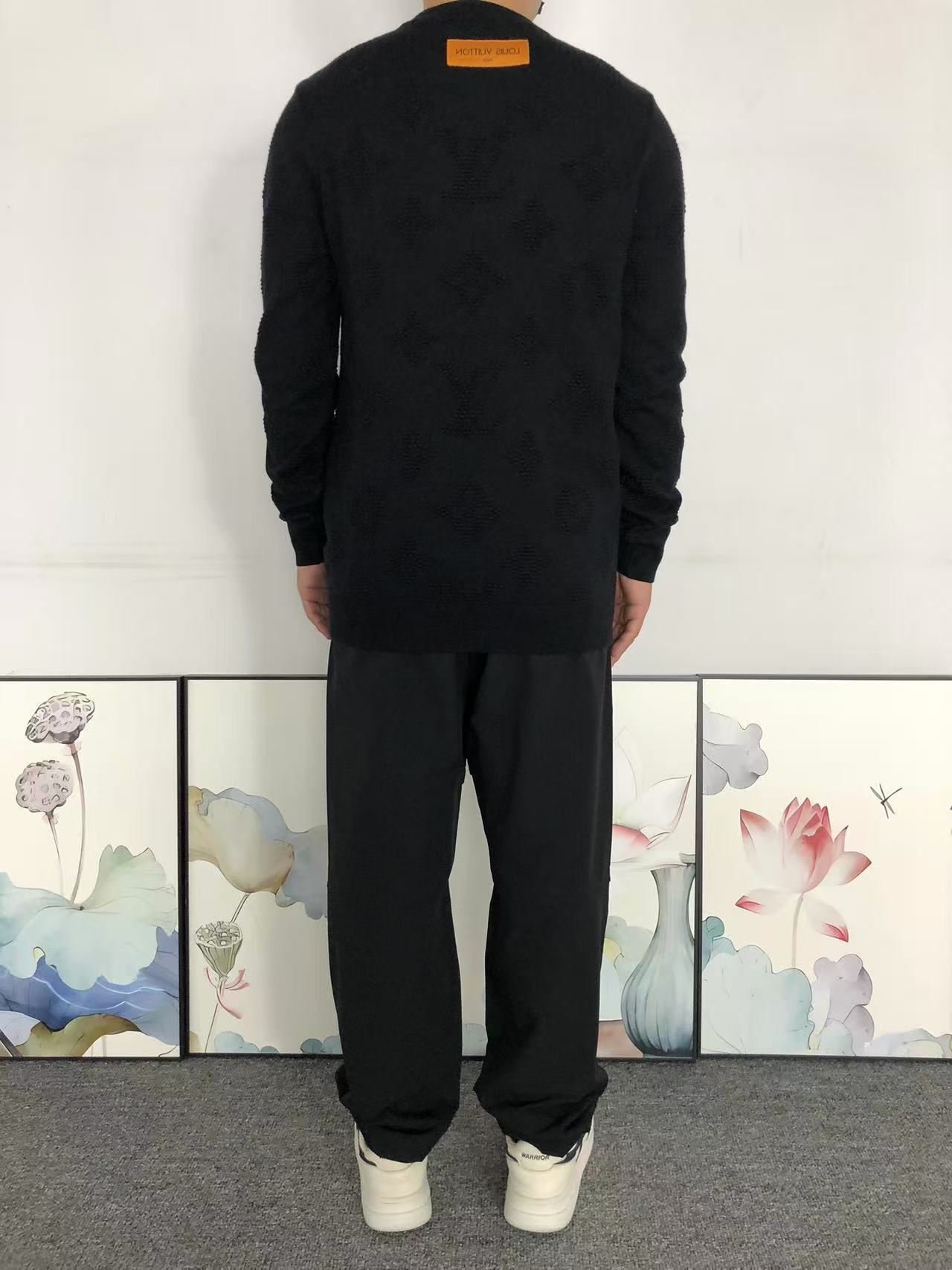L - SWEATER