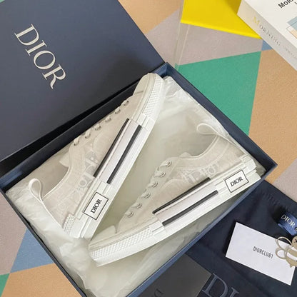 D - SNEAKERS