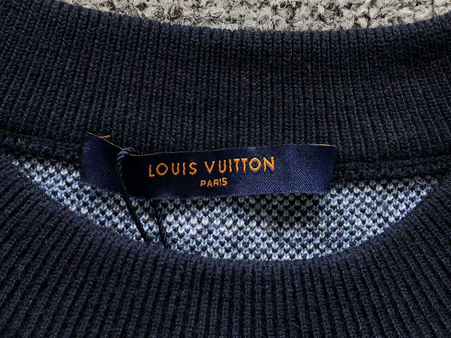 L - SWEATER