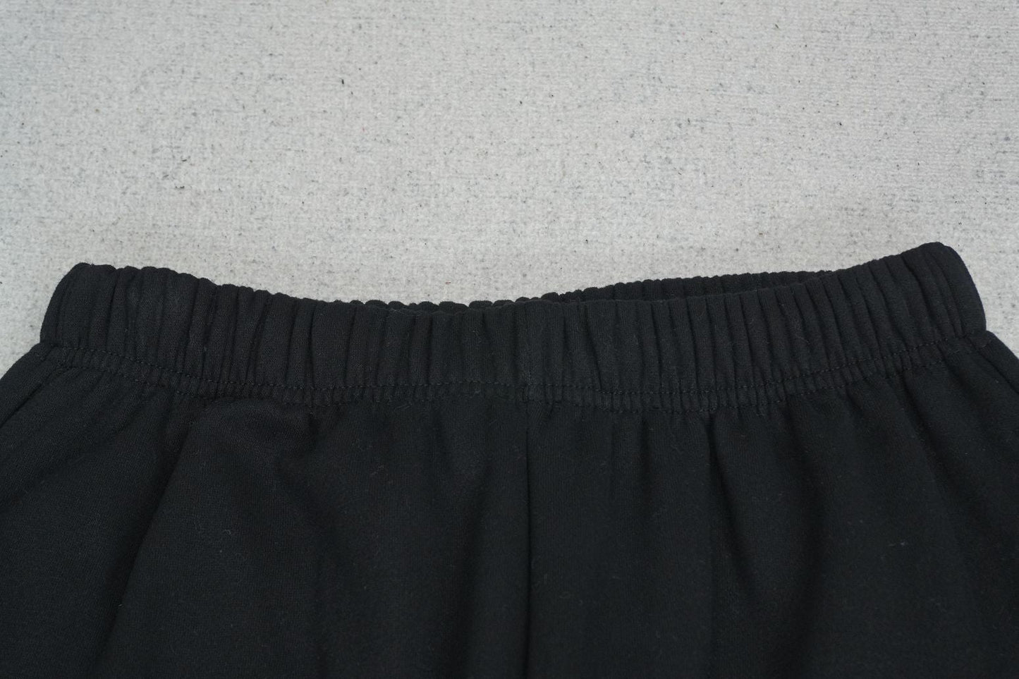 B - SWEATPANTS