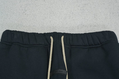 F - SWEATPANTS