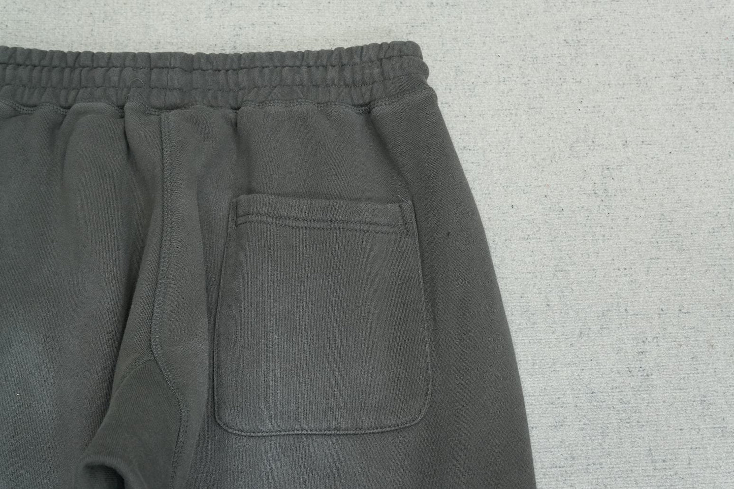 S - SWEATPANTS