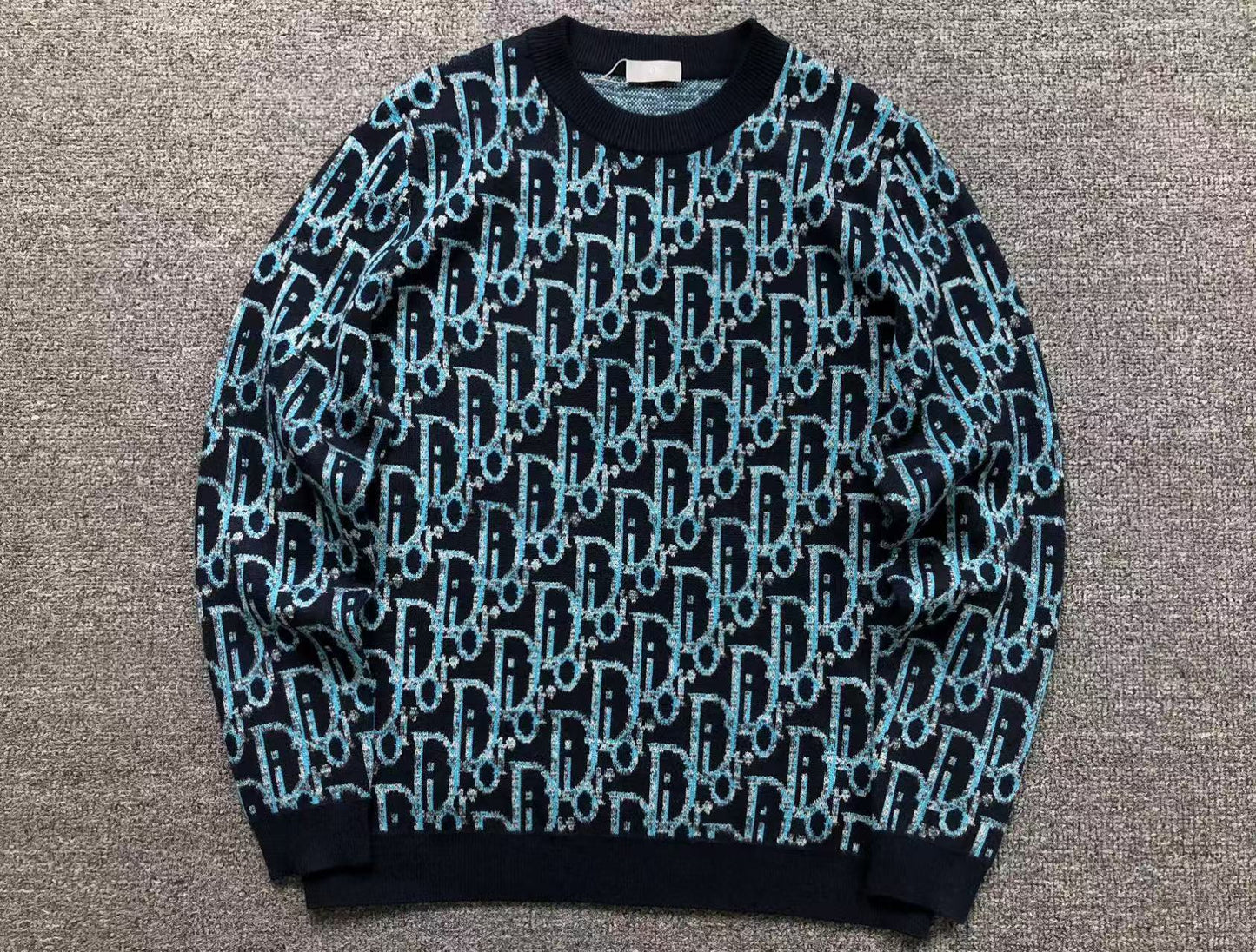 D - SWEATER