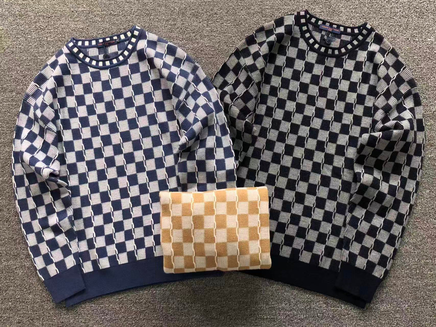 L - SWEATER