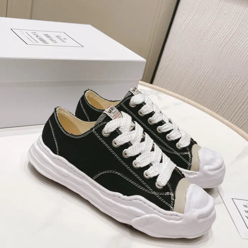 A - SNEAKERS