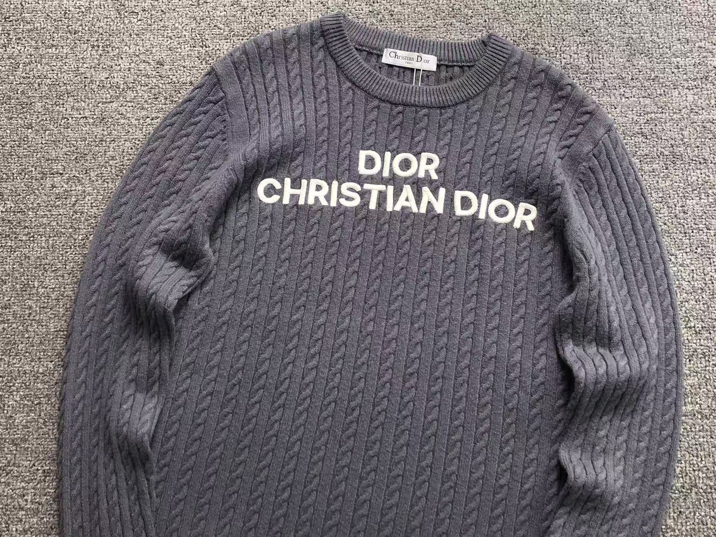 D - SWEATER