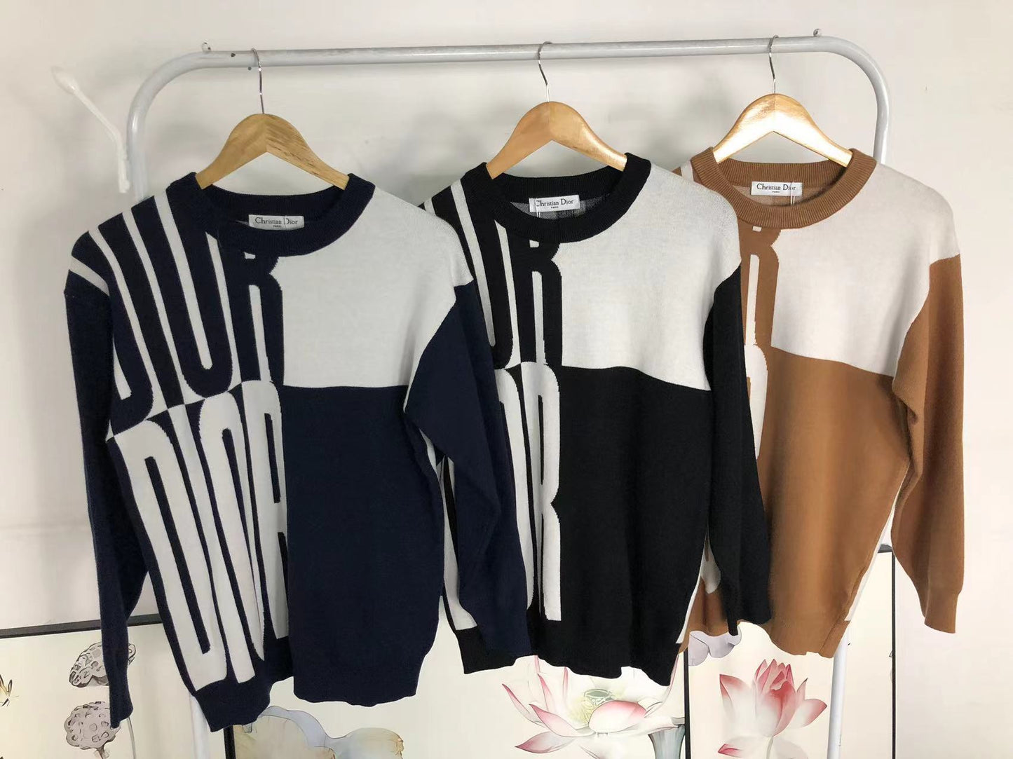 D - SWEATER