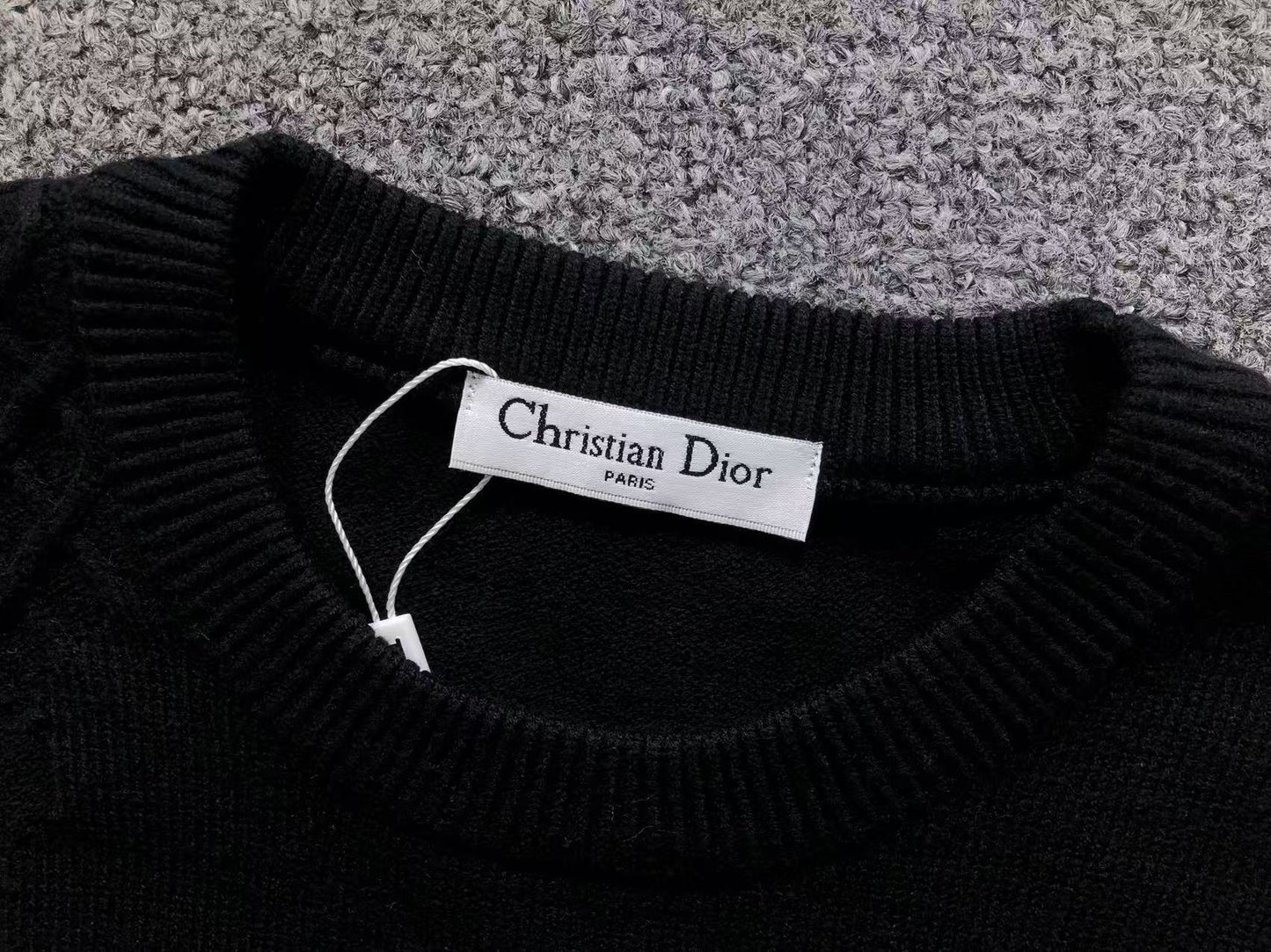 D - SWEATER