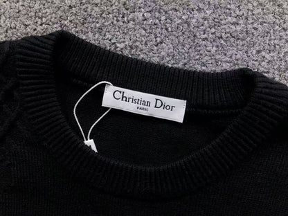 D - SWEATER