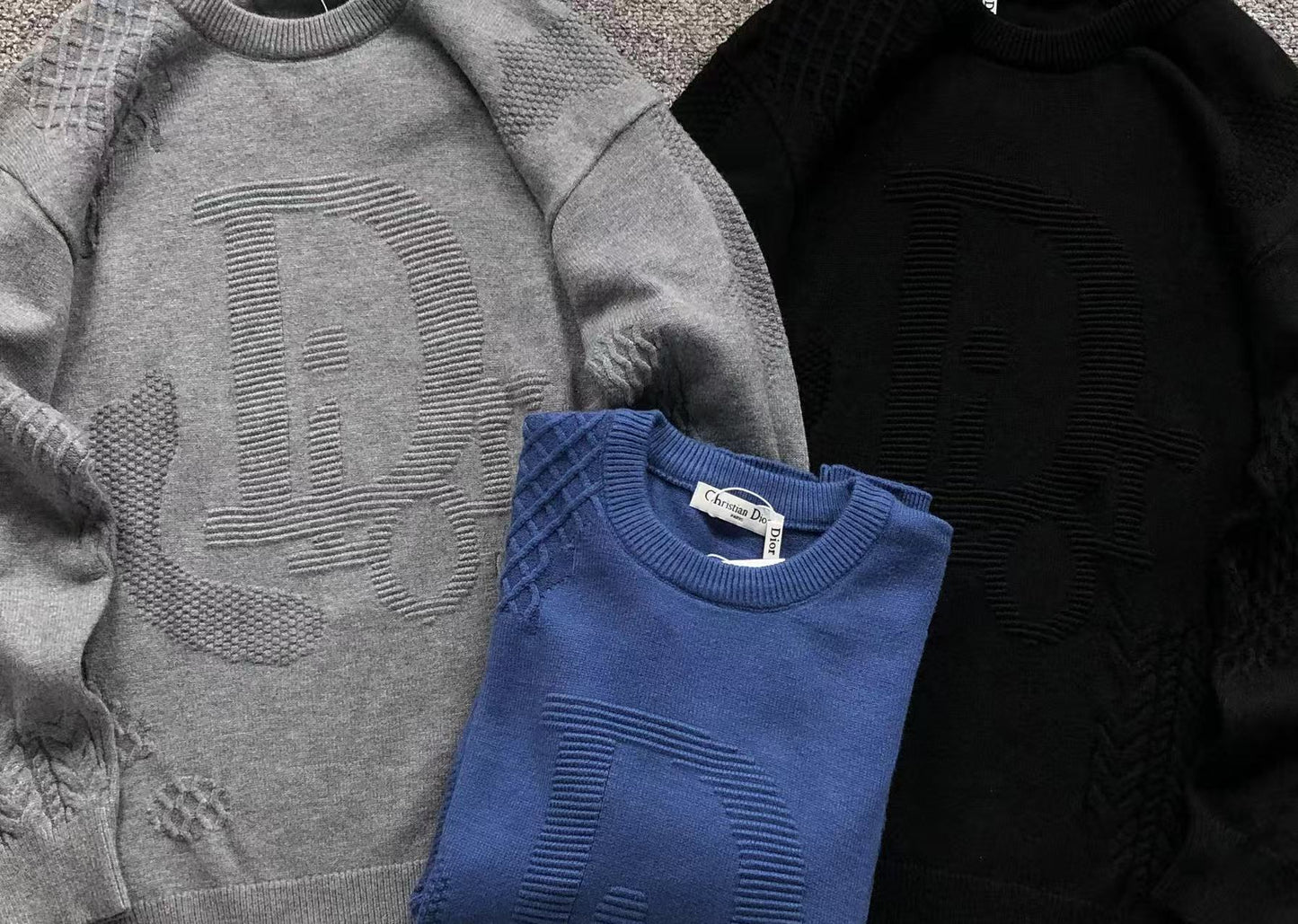 D - SWEATER