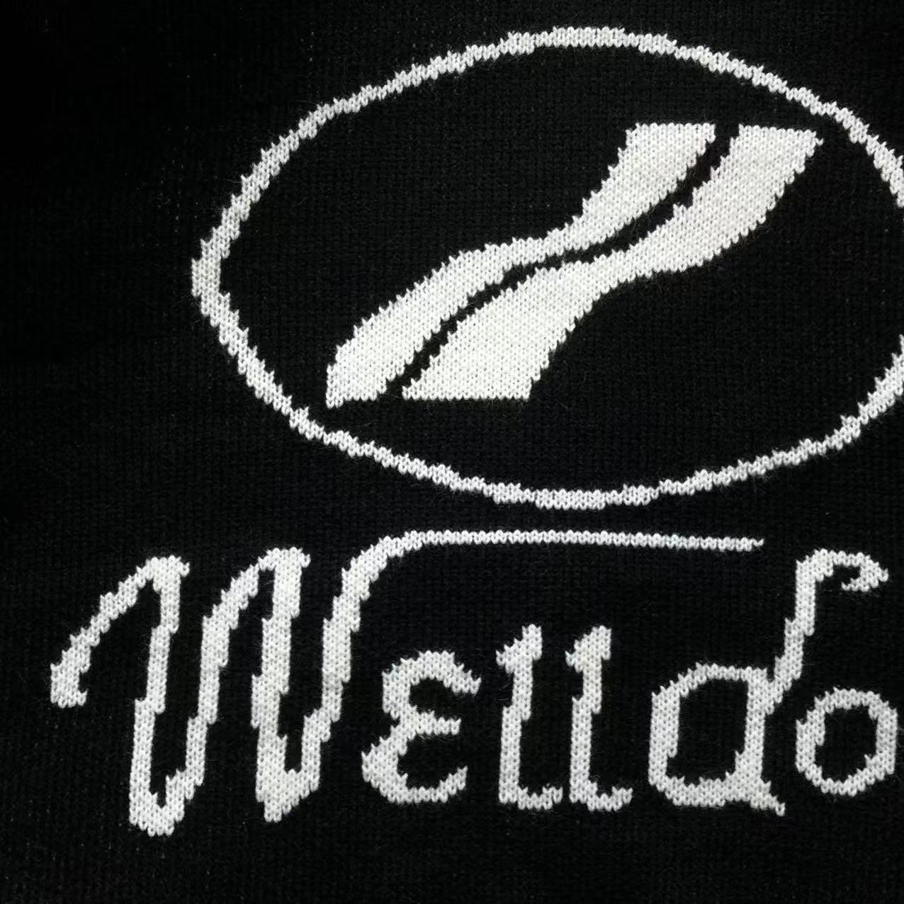 W - SWEATER