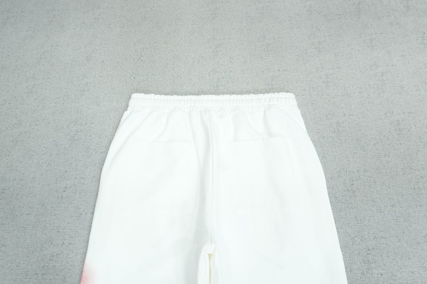 V - SWEATPANTS