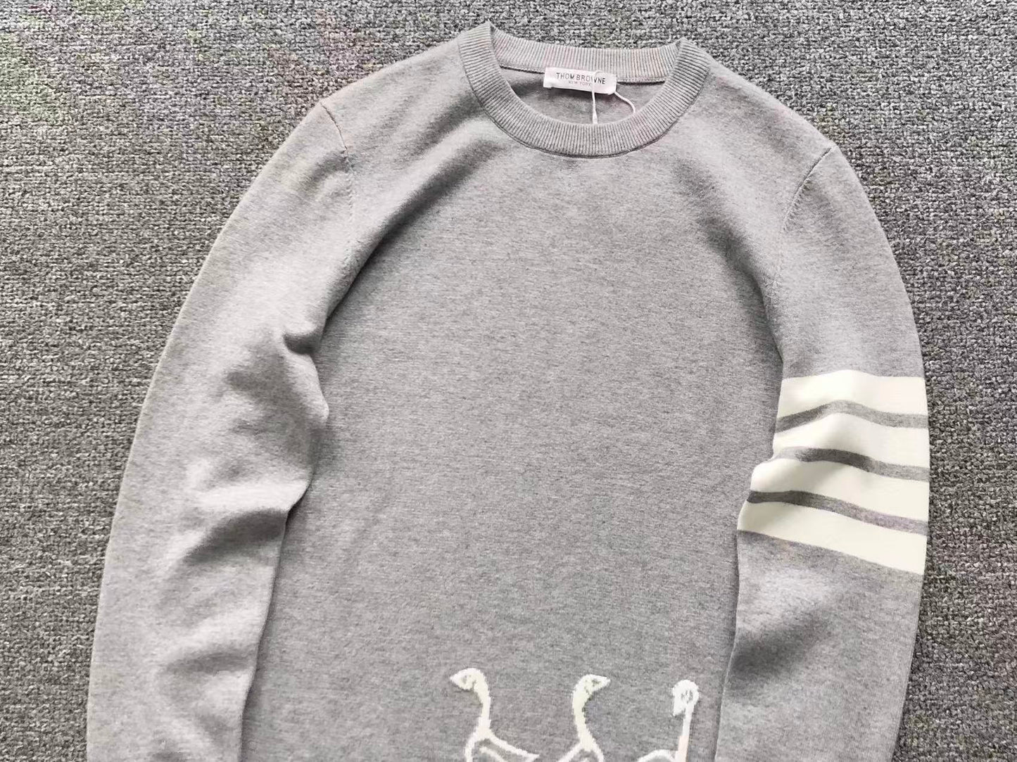 T - SWEATER