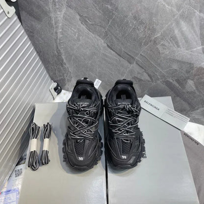 B - SNEAKERS