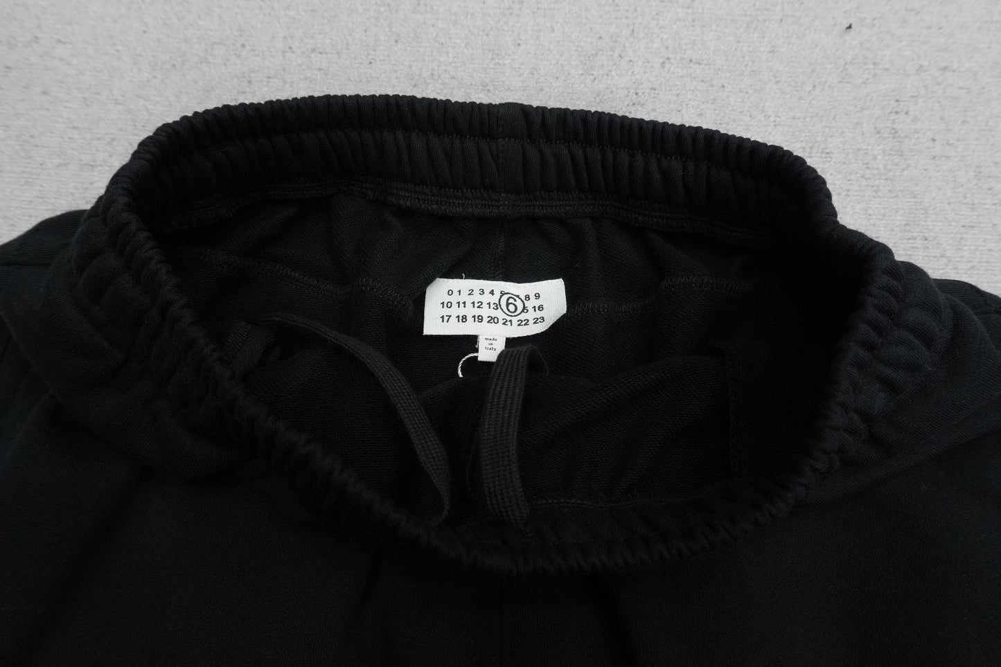 M - SWEATPANTS