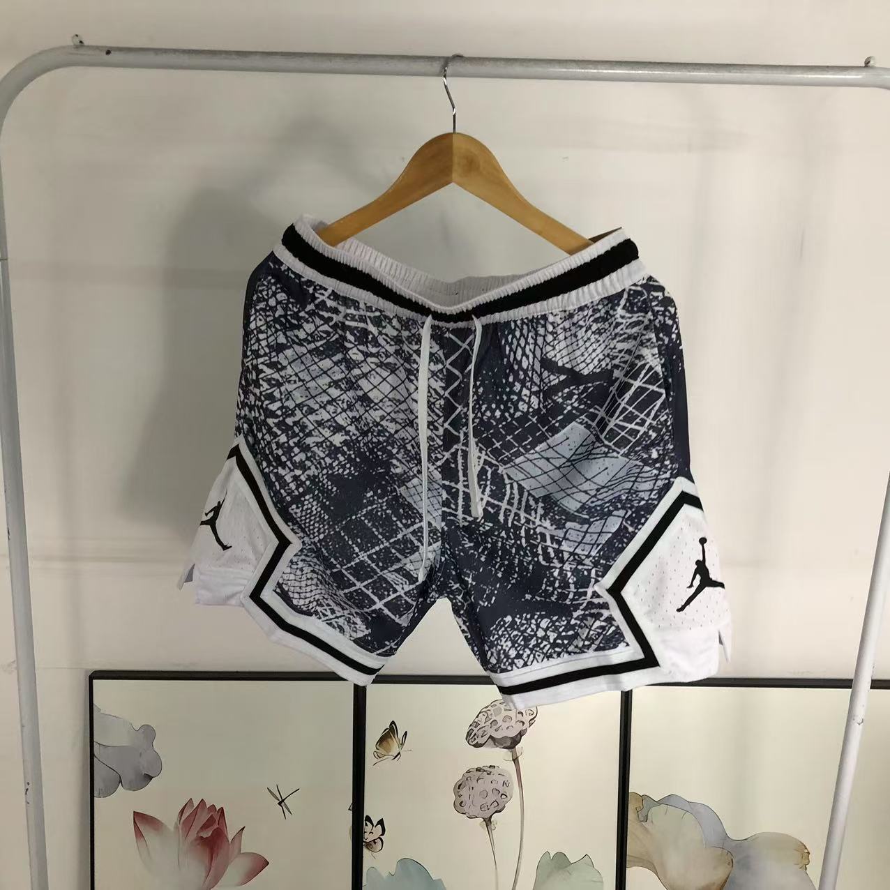 N - SHORTS