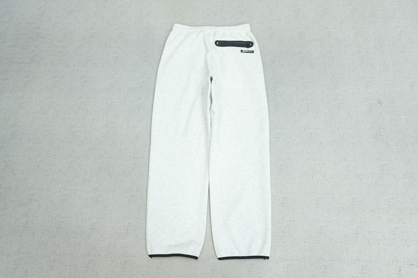S - SWEATPANTS