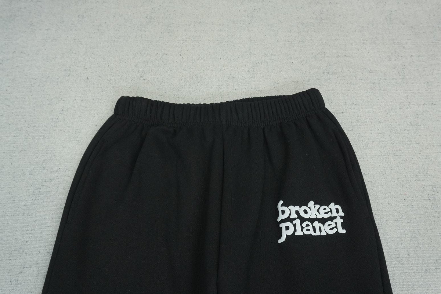 B - SWEATPANTS