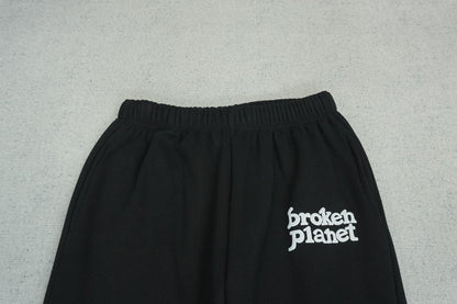 B - SWEATPANTS