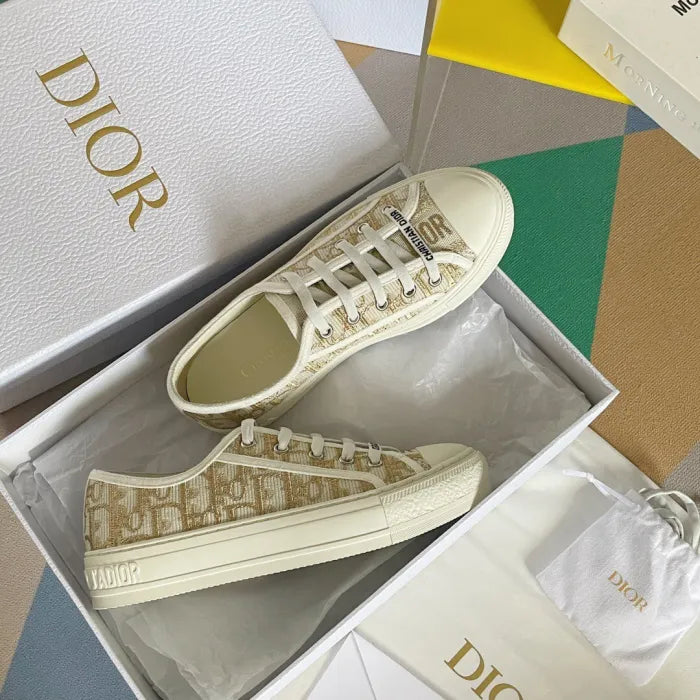 D - SNEAKERS