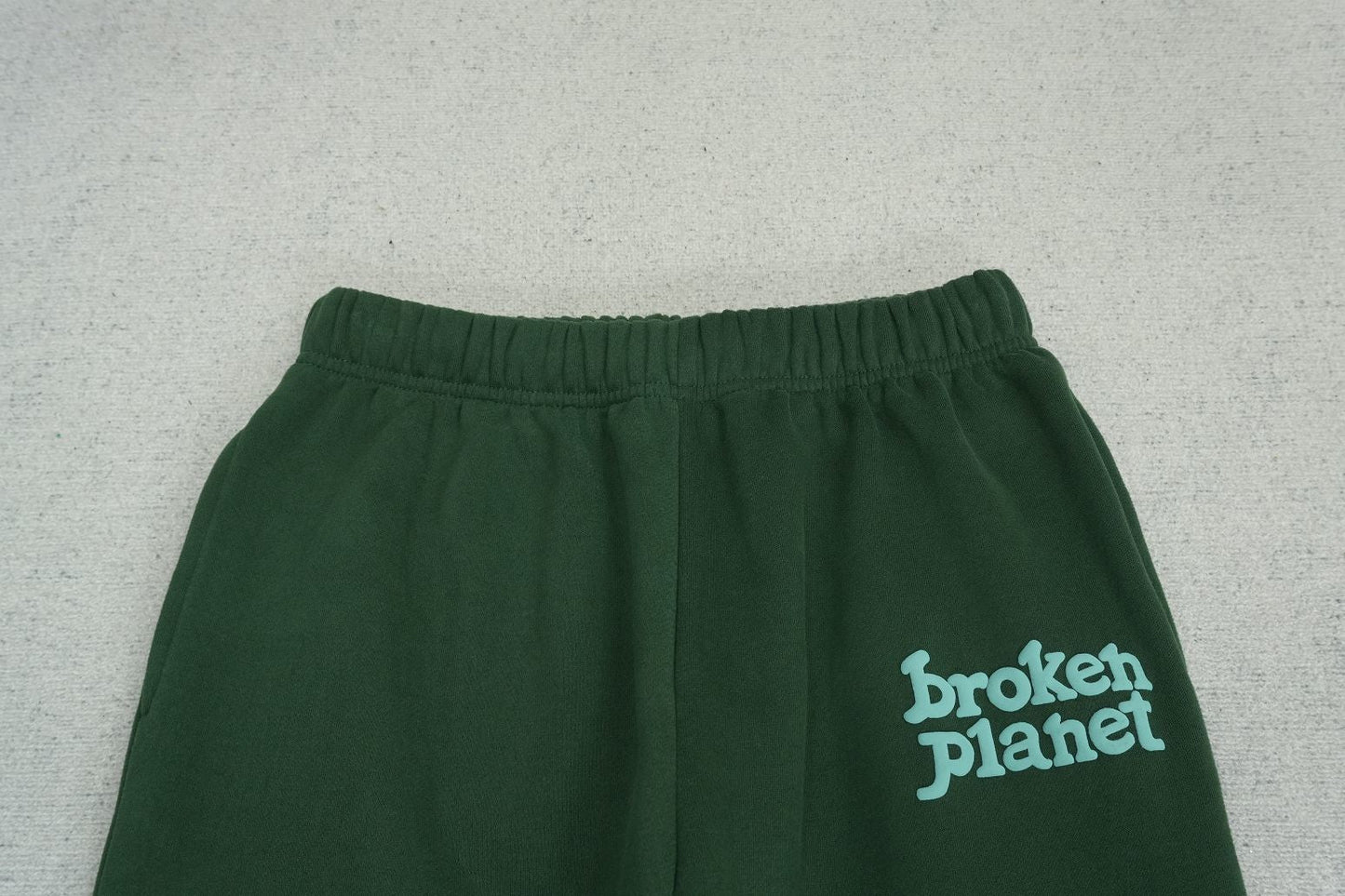 B - SWEATPANTS