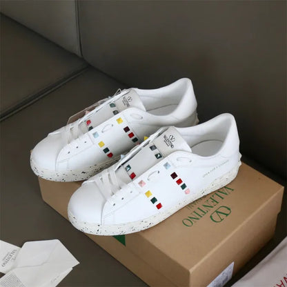 V - SNEAKERS
