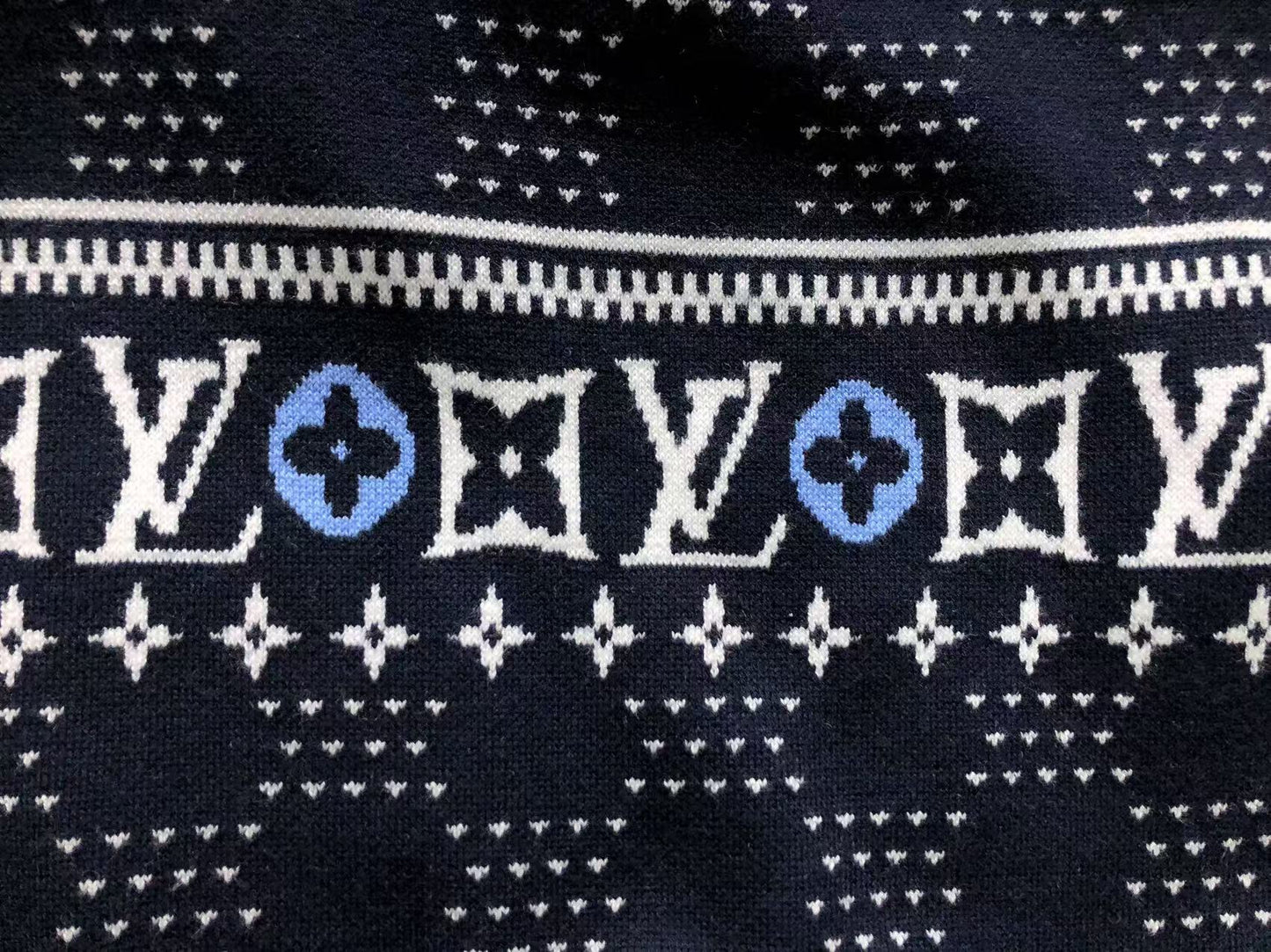 L - SWEATER