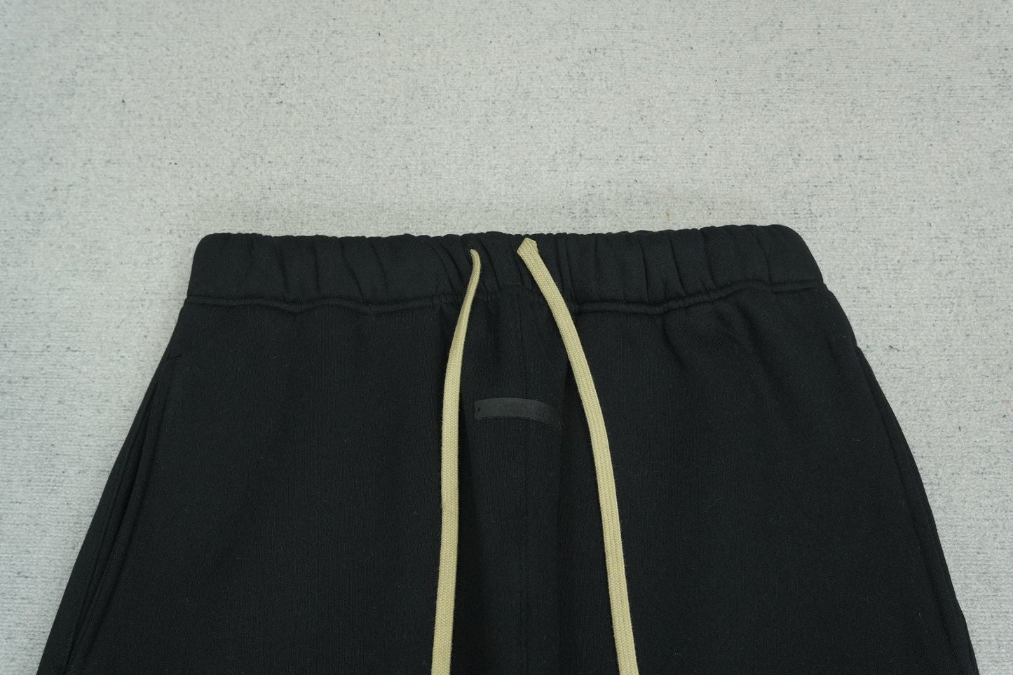 F - SWEATPANTS