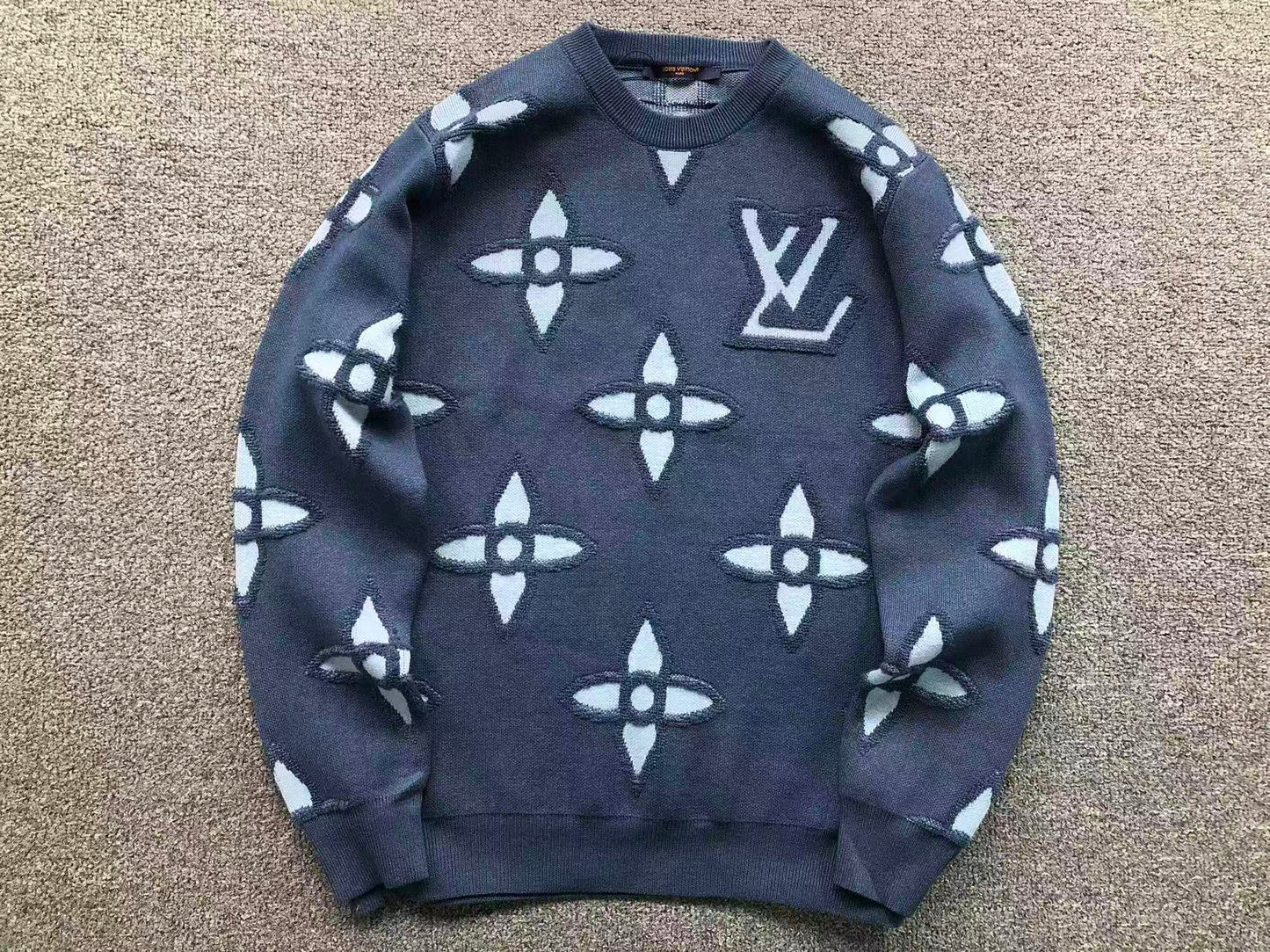 L - SWEATER