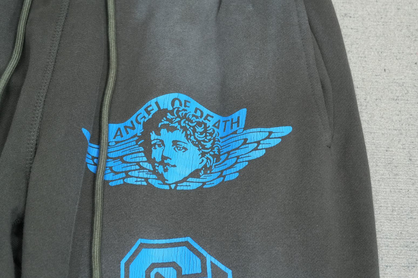 S - SWEATPANTS