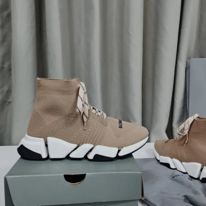 B - SNEAKERS