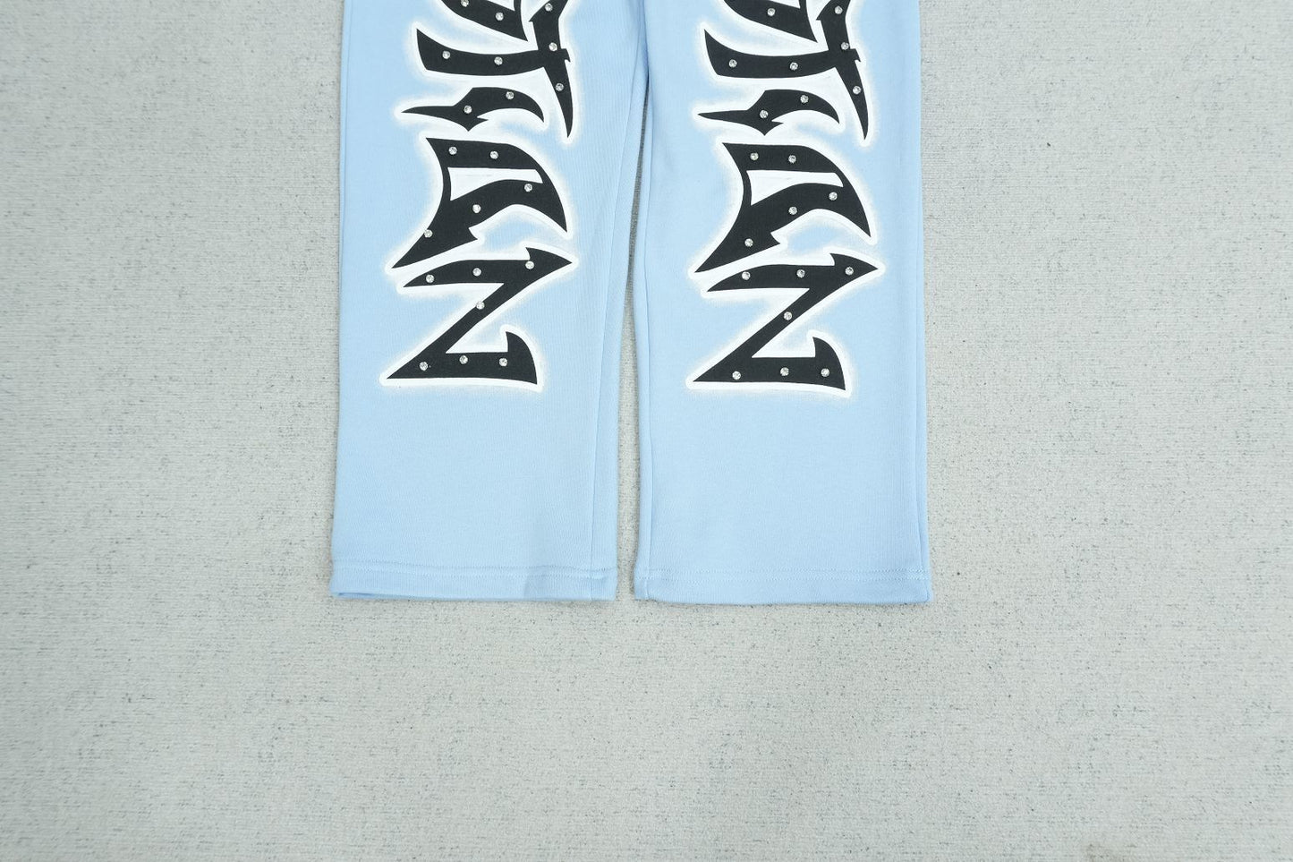 M - SWEATPANTS