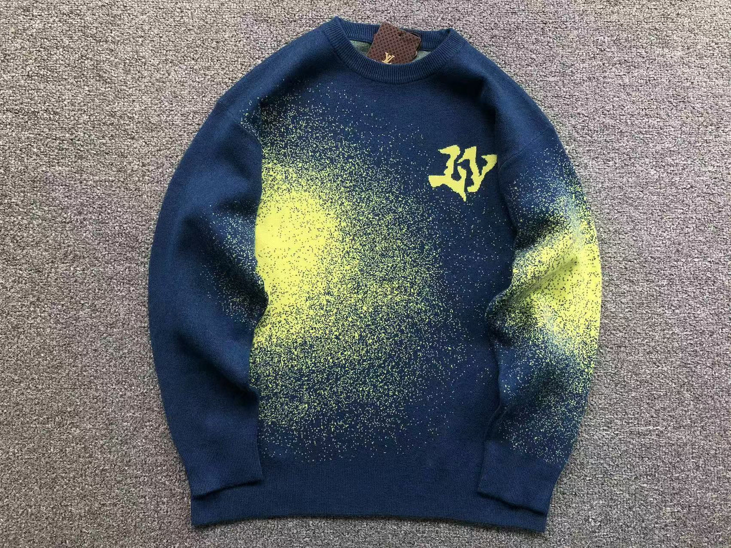 L - SWEATER